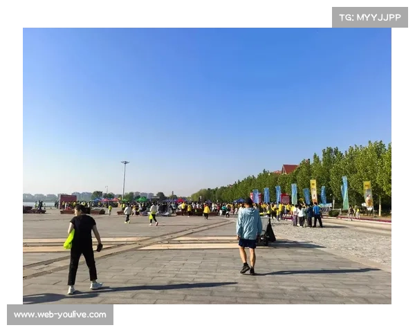 乌鲁木齐马拉松吸引1.4万选手挑战极限 穿越城市地标展现体育魅力 乌鲁木齐马拉松吸引1.4万选手挑战极限 穿越城市地标展现体育魅力