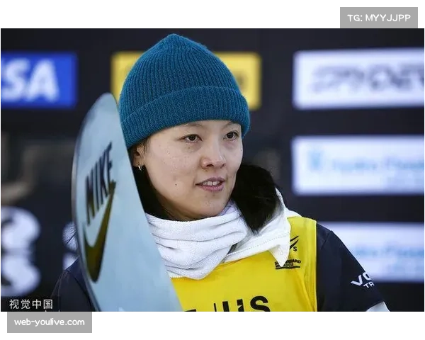 世界单板滑雪U型池锦标赛:中国选手蔡雪桐夺得银牌